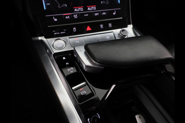 Audi e-tron e-tron 50 quattro Launch edition plus 71 kWh 313pk | Panoramadak | Lederen bekleding | Adaptieve cruise controle | Elektrisch verstelbare voorstoelen | Memory