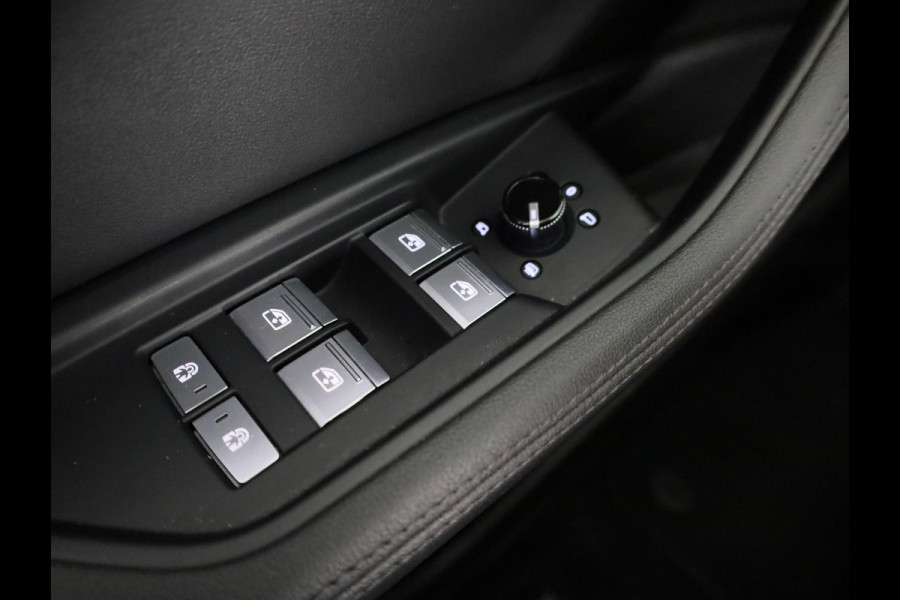 Audi e-tron e-tron 50 quattro Launch edition plus 71 kWh 313pk | Panoramadak | Lederen bekleding | Adaptieve cruise controle | Elektrisch verstelbare voorstoelen | Memory