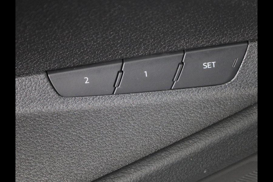 Audi e-tron e-tron 50 quattro Launch edition plus 71 kWh 313pk | Panoramadak | Lederen bekleding | Adaptieve cruise controle | Elektrisch verstelbare voorstoelen | Memory