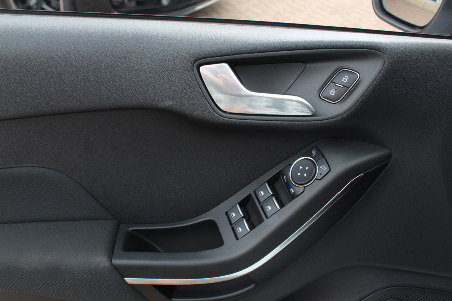 Ford Fiesta 1.0 EcoBoost ST-Line X / Panoramadak / Navigatie / Full LED / 17'' / Keyless / Stuur+stoelverwarming / Parkeerhulp achter / DAB / Cruise Control