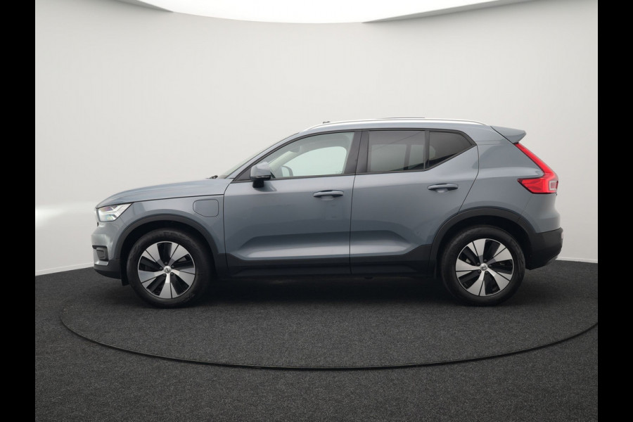 Volvo XC40 T5 Twin Engine Inscription Plug In Hybrid 261pk Thunder Grey Dealer O.H. PHEV | Panodak | Lederen Bekleding | Harman Kardon | Pilot Assist | Apple Carplay | Adaptive Cruise | Navigatie | Camera | DAB | Virtual |