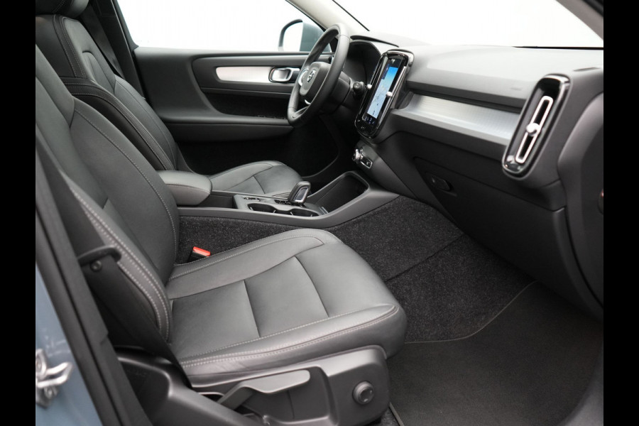 Volvo XC40 T5 Twin Engine Inscription Plug In Hybrid 261pk Thunder Grey Dealer O.H. PHEV | Panodak | Lederen Bekleding | Harman Kardon | Pilot Assist | Apple Carplay | Adaptive Cruise | Navigatie | Camera | DAB | Virtual |