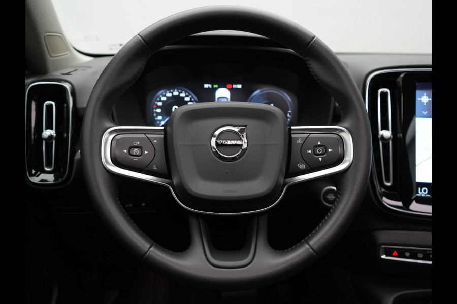 Volvo XC40 T5 Twin Engine Inscription Plug In Hybrid 261pk Thunder Grey Dealer O.H. PHEV | Panodak | Lederen Bekleding | Harman Kardon | Pilot Assist | Apple Carplay | Adaptive Cruise | Navigatie | Camera | DAB | Virtual |