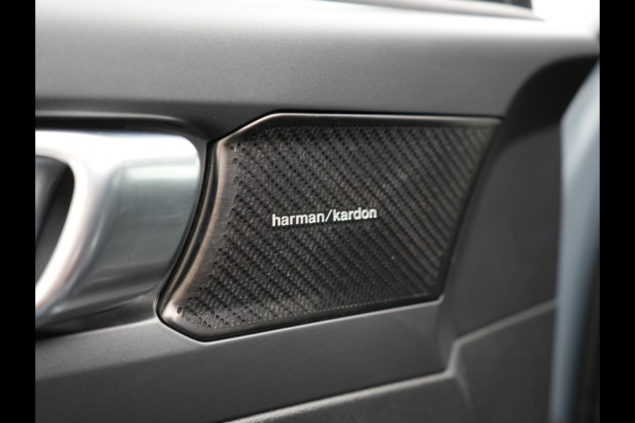 Volvo XC40 T5 Twin Engine Inscription Plug In Hybrid 261pk Thunder Grey Dealer O.H. PHEV | Panodak | Lederen Bekleding | Harman Kardon | Pilot Assist | Apple Carplay | Adaptive Cruise | Navigatie | Camera | DAB | Virtual |