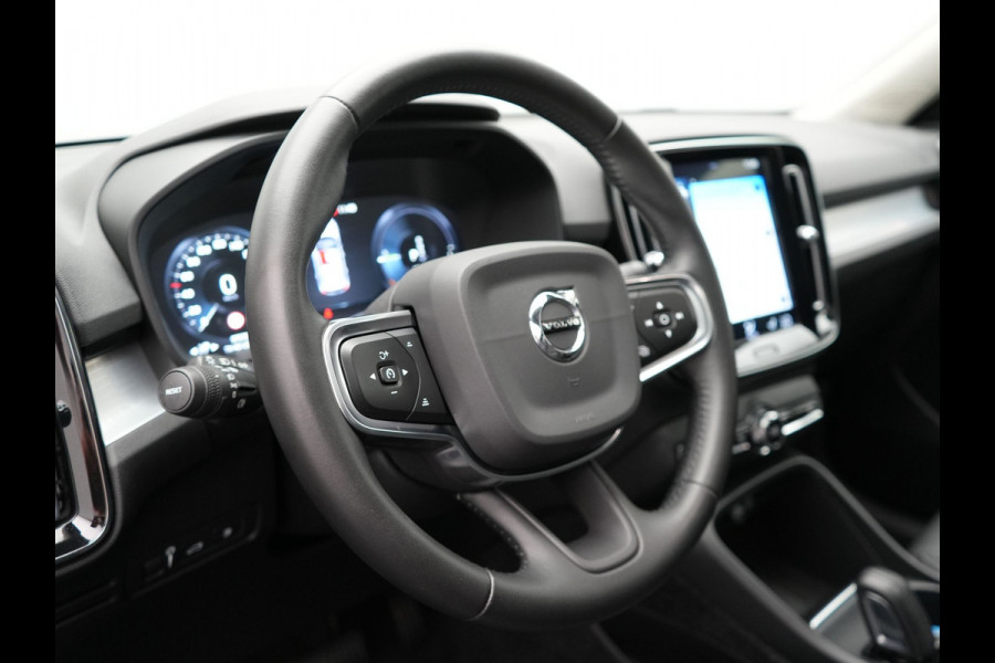 Volvo XC40 T5 Twin Engine Inscription Plug In Hybrid 261pk Thunder Grey Dealer O.H. PHEV | Panodak | Lederen Bekleding | Harman Kardon | Pilot Assist | Apple Carplay | Adaptive Cruise | Navigatie | Camera | DAB | Virtual |