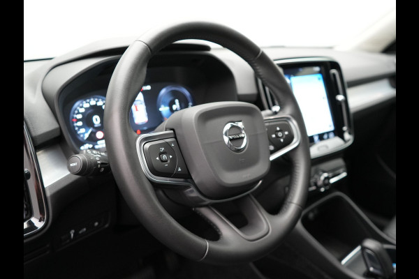 Volvo XC40 T5 Twin Engine Inscription Plug In Hybrid 261pk Thunder Grey Dealer O.H. PHEV | Panodak | Lederen Bekleding | Harman Kardon | Pilot Assist | Apple Carplay | Adaptive Cruise | Navigatie | Camera | DAB | Virtual |