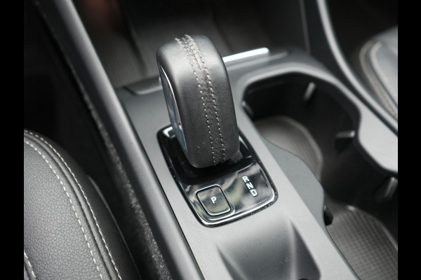 Volvo XC40 T5 Twin Engine Inscription Plug In Hybrid 261pk Thunder Grey Dealer O.H. PHEV | Panodak | Lederen Bekleding | Harman Kardon | Pilot Assist | Apple Carplay | Adaptive Cruise | Navigatie | Camera | DAB | Virtual |