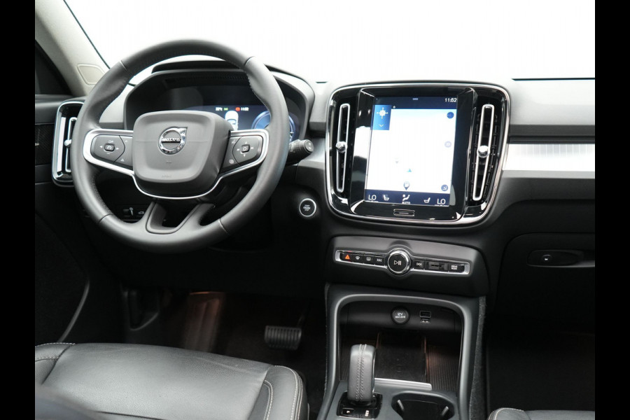Volvo XC40 T5 Twin Engine Inscription Plug In Hybrid 261pk Thunder Grey Dealer O.H. PHEV | Panodak | Lederen Bekleding | Harman Kardon | Pilot Assist | Apple Carplay | Adaptive Cruise | Navigatie | Camera | DAB | Virtual |