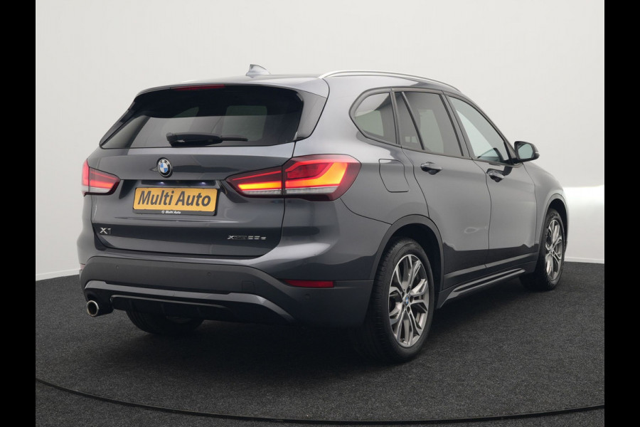 BMW X1 xDrive25e Sportline Plug In Hybrid 221pk Dealer O.H. PHEV | Sportstoelen Verwarmd | Trekhaak Afneembaar | Harman Kardon | Apple Carplay | Navigatie | LED Koplampen | Camera | Sfeerverlichting | DAB |