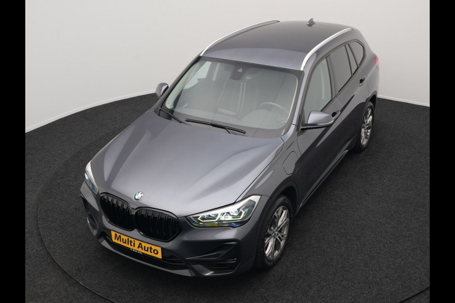 BMW X1 xDrive25e Sportline Plug In Hybrid 221pk Dealer O.H. PHEV | Sportstoelen Verwarmd | Trekhaak Afneembaar | Harman Kardon | Apple Carplay | Navigatie | LED Koplampen | Camera | Sfeerverlichting | DAB |