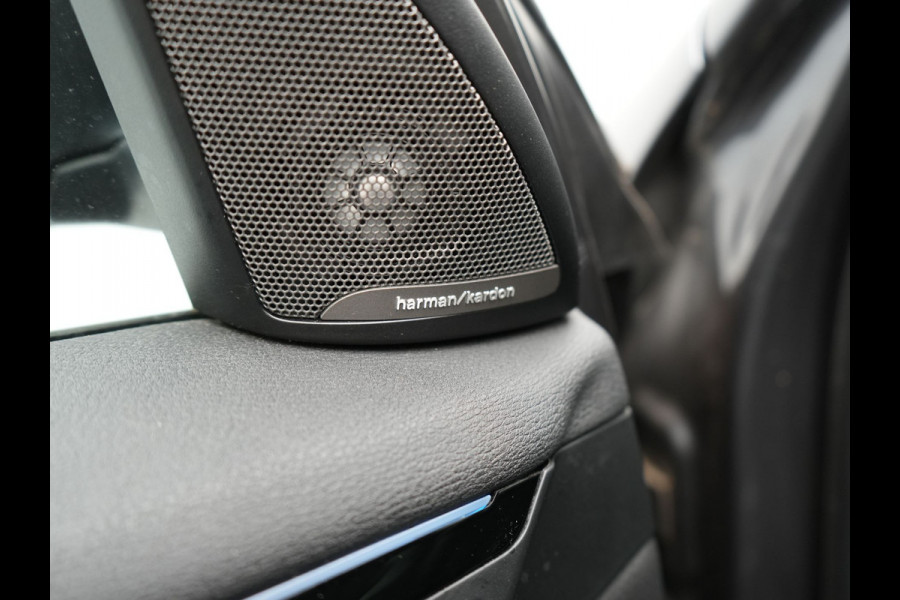 BMW X1 xDrive25e Sportline Plug In Hybrid 221pk Dealer O.H. PHEV | Sportstoelen Verwarmd | Trekhaak Afneembaar | Harman Kardon | Apple Carplay | Navigatie | LED Koplampen | Camera | Sfeerverlichting | DAB |