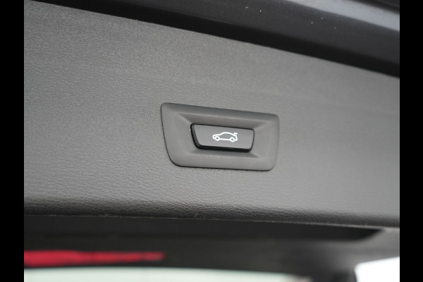 BMW X1 xDrive25e Sportline Plug In Hybrid 221pk Dealer O.H. PHEV | Sportstoelen Verwarmd | Trekhaak Afneembaar | Harman Kardon | Apple Carplay | Navigatie | LED Koplampen | Camera | Sfeerverlichting | DAB |