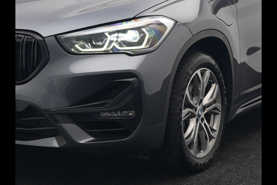 BMW X1 xDrive25e Sportline Plug In Hybrid 221pk Dealer O.H. PHEV | Sportstoelen Verwarmd | Trekhaak Afneembaar | Harman Kardon | Apple Carplay | Navigatie | LED Koplampen | Camera | Sfeerverlichting | DAB |
