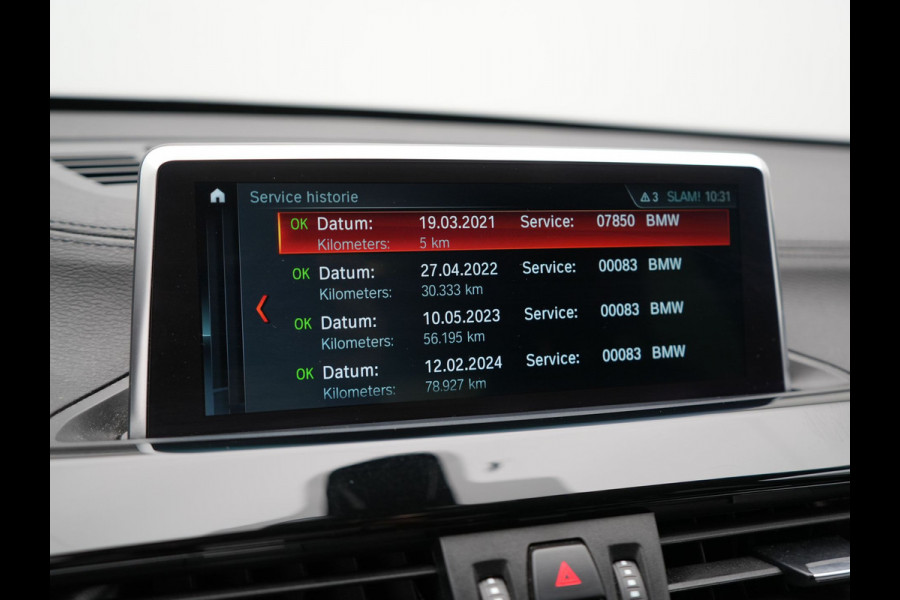 BMW X1 xDrive25e Sportline Plug In Hybrid 221pk Dealer O.H. PHEV | Sportstoelen Verwarmd | Trekhaak Afneembaar | Harman Kardon | Apple Carplay | Navigatie | LED Koplampen | Camera | Sfeerverlichting | DAB |