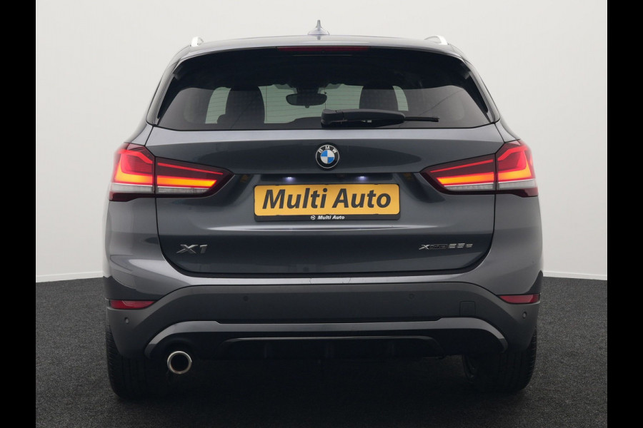 BMW X1 xDrive25e Sportline Plug In Hybrid 221pk Dealer O.H. PHEV | Sportstoelen Verwarmd | Trekhaak Afneembaar | Harman Kardon | Apple Carplay | Navigatie | LED Koplampen | Camera | Sfeerverlichting | DAB |