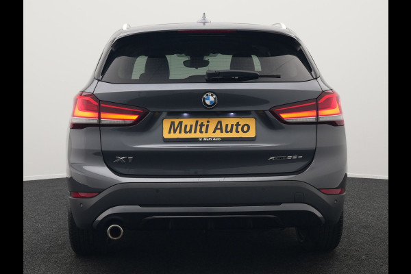 BMW X1 xDrive25e Sportline Plug In Hybrid 221pk Dealer O.H. PHEV | Sportstoelen Verwarmd | Trekhaak Afneembaar | Harman Kardon | Apple Carplay | Navigatie | LED Koplampen | Camera | Sfeerverlichting | DAB |