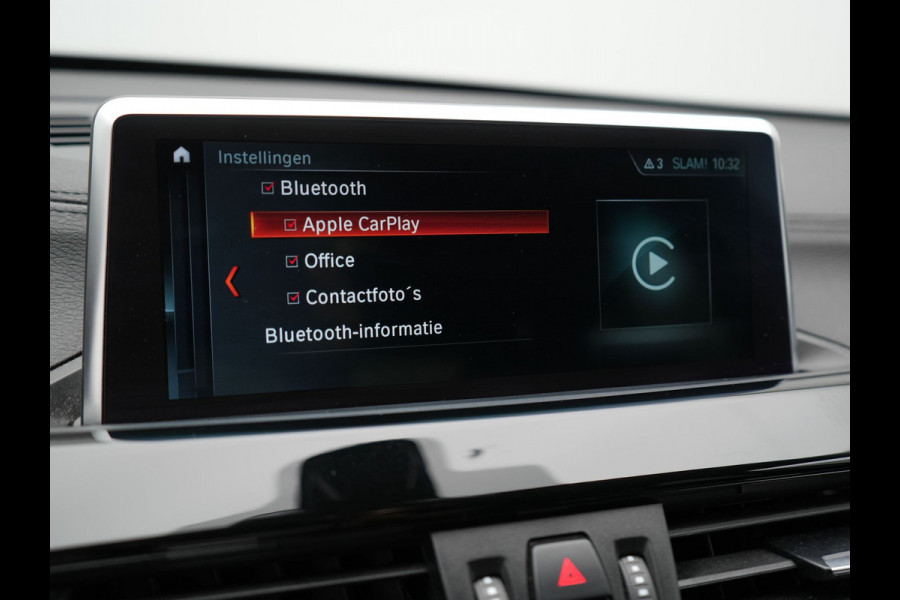 BMW X1 xDrive25e Sportline Plug In Hybrid 221pk Dealer O.H. PHEV | Sportstoelen Verwarmd | Trekhaak Afneembaar | Harman Kardon | Apple Carplay | Navigatie | LED Koplampen | Camera | Sfeerverlichting | DAB |