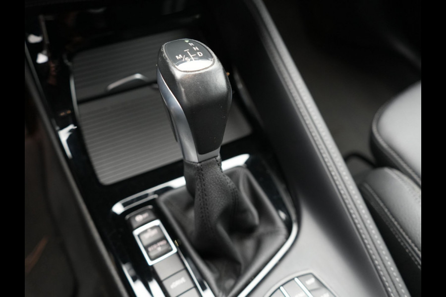 BMW X1 xDrive25e Sportline Plug In Hybrid 221pk Dealer O.H. PHEV | Sportstoelen Verwarmd | Trekhaak Afneembaar | Harman Kardon | Apple Carplay | Navigatie | LED Koplampen | Camera | Sfeerverlichting | DAB |