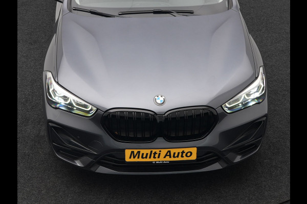 BMW X1 xDrive25e Sportline Plug In Hybrid 221pk Dealer O.H. PHEV | Sportstoelen Verwarmd | Trekhaak Afneembaar | Harman Kardon | Apple Carplay | Navigatie | LED Koplampen | Camera | Sfeerverlichting | DAB |