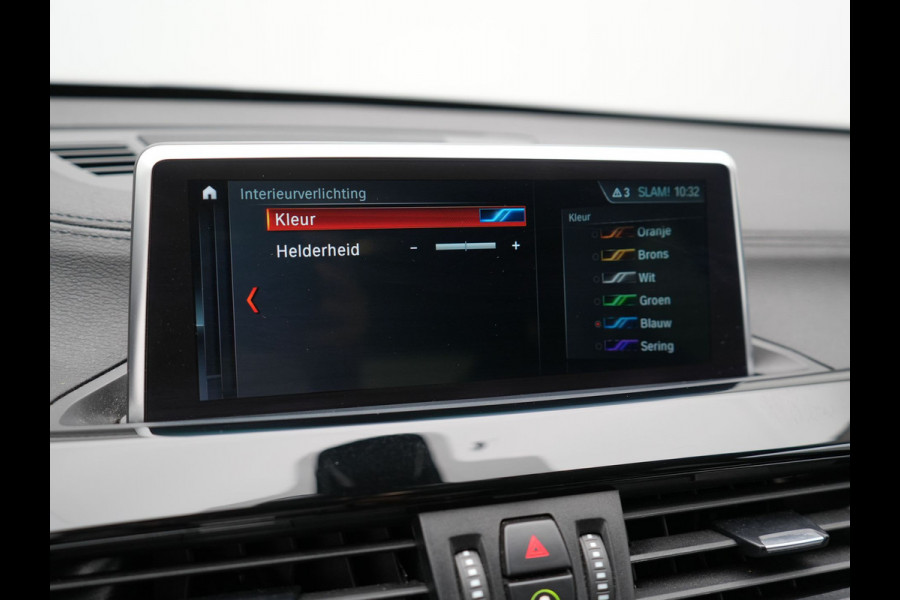 BMW X1 xDrive25e Sportline Plug In Hybrid 221pk Dealer O.H. PHEV | Sportstoelen Verwarmd | Trekhaak Afneembaar | Harman Kardon | Apple Carplay | Navigatie | LED Koplampen | Camera | Sfeerverlichting | DAB |