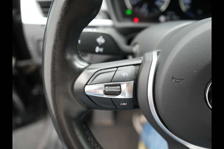 BMW X1 xDrive25e Sportline Plug In Hybrid 221pk Dealer O.H. PHEV | Sportstoelen Verwarmd | Trekhaak Afneembaar | Harman Kardon | Apple Carplay | Navigatie | LED Koplampen | Camera | Sfeerverlichting | DAB |