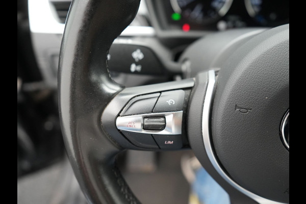 BMW X1 xDrive25e Sportline Plug In Hybrid 221pk Dealer O.H. PHEV | Sportstoelen Verwarmd | Trekhaak Afneembaar | Harman Kardon | Apple Carplay | Navigatie | LED Koplampen | Camera | Sfeerverlichting | DAB |