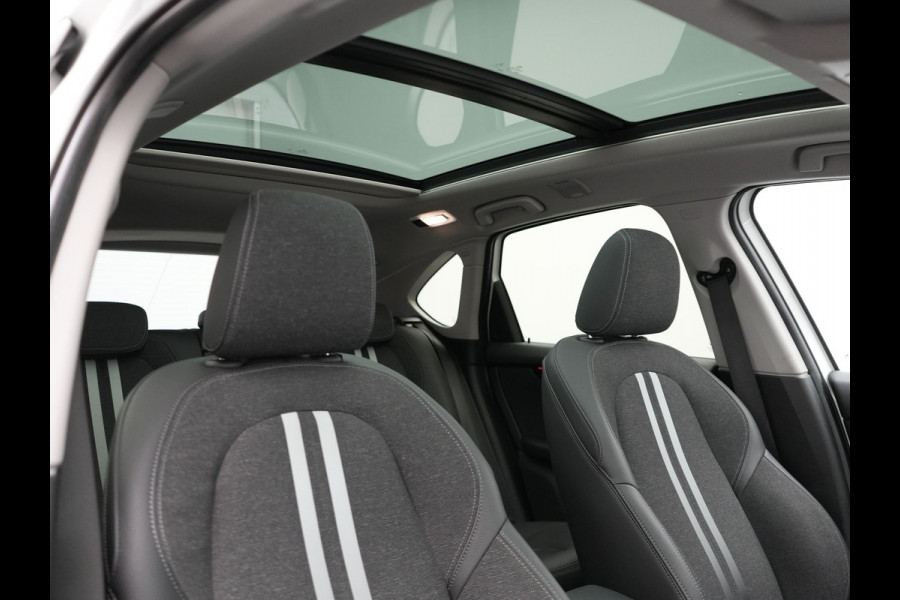 BMW 2 Serie Active Tourer 225xe iPerformance Sportline Plug In Hybrid 225pk Dealer O.H. PHEV | Panodak | Sportstoelen Memory | Adaptive Cruise | Harman Kardon | Sfeerverlichting Head Up | Navigatie | Apple Carplay | Camera | DAB |