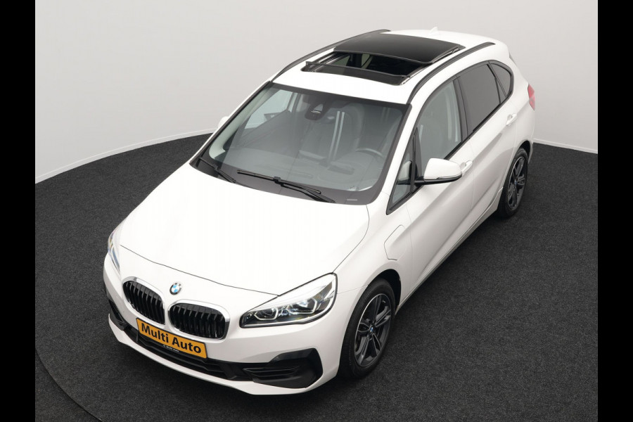 BMW 2 Serie Active Tourer 225xe iPerformance Sportline Plug In Hybrid 225pk Dealer O.H. PHEV | Panodak | Sportstoelen Memory | Adaptive Cruise | Harman Kardon | Sfeerverlichting Head Up | Navigatie | Apple Carplay | Camera | DAB |