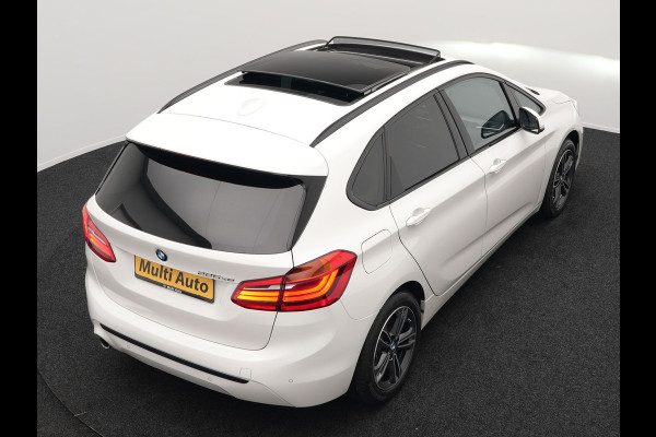 BMW 2 Serie Active Tourer 225xe iPerformance Sportline Plug In Hybrid 225pk Dealer O.H. PHEV | Panodak | Sportstoelen Memory | Adaptive Cruise | Harman Kardon | Sfeerverlichting Head Up | Navigatie | Apple Carplay | Camera | DAB |