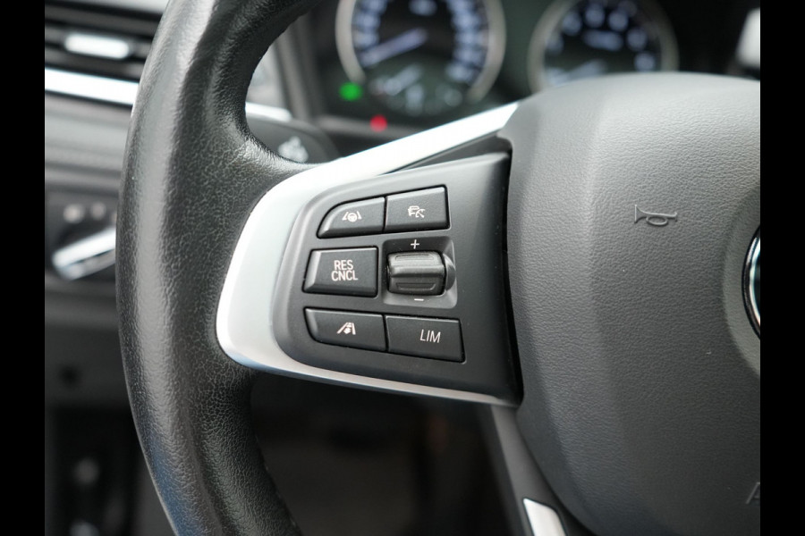 BMW 2 Serie Active Tourer 225xe iPerformance Sportline Plug In Hybrid 225pk Dealer O.H. PHEV | Panodak | Sportstoelen Memory | Adaptive Cruise | Harman Kardon | Sfeerverlichting Head Up | Navigatie | Apple Carplay | Camera | DAB |