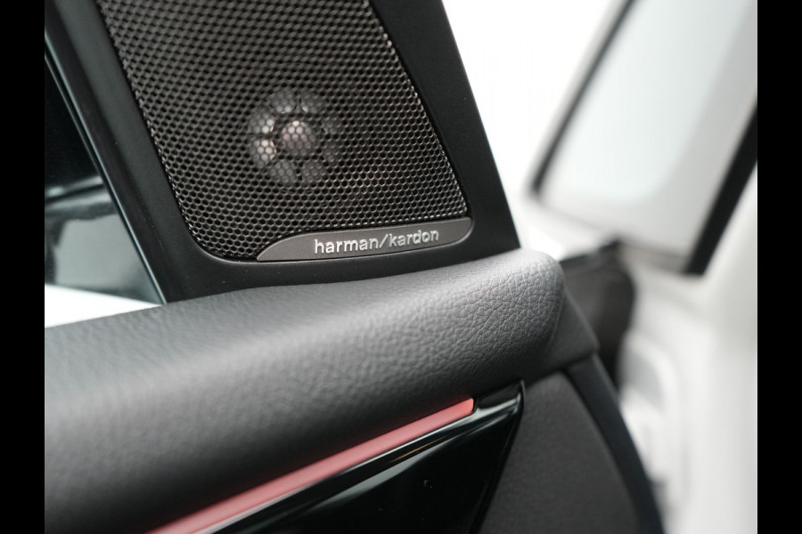 BMW 2 Serie Active Tourer 225xe iPerformance Sportline Plug In Hybrid 225pk Dealer O.H. PHEV | Panodak | Sportstoelen Memory | Adaptive Cruise | Harman Kardon | Sfeerverlichting Head Up | Navigatie | Apple Carplay | Camera | DAB |