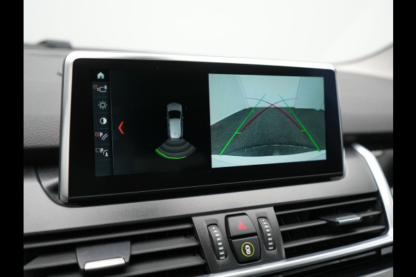 BMW 2 Serie Active Tourer 225xe iPerformance Sportline Plug In Hybrid 225pk Dealer O.H. PHEV | Panodak | Sportstoelen Memory | Adaptive Cruise | Harman Kardon | Sfeerverlichting Head Up | Navigatie | Apple Carplay | Camera | DAB |