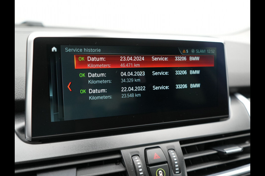 BMW 2 Serie Active Tourer 225xe iPerformance Sportline Plug In Hybrid 225pk Dealer O.H. PHEV | Panodak | Sportstoelen Memory | Adaptive Cruise | Harman Kardon | Sfeerverlichting Head Up | Navigatie | Apple Carplay | Camera | DAB |
