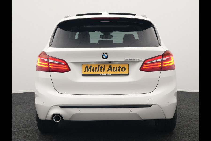 BMW 2 Serie Active Tourer 225xe iPerformance Sportline Plug In Hybrid 225pk Dealer O.H. PHEV | Panodak | Sportstoelen Memory | Adaptive Cruise | Harman Kardon | Sfeerverlichting Head Up | Navigatie | Apple Carplay | Camera | DAB |