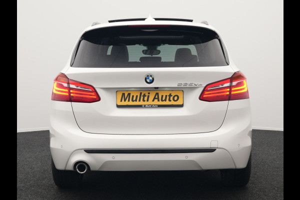 BMW 2 Serie Active Tourer 225xe iPerformance Sportline Plug In Hybrid 225pk Dealer O.H. PHEV | Panodak | Sportstoelen Memory | Adaptive Cruise | Harman Kardon | Sfeerverlichting Head Up | Navigatie | Apple Carplay | Camera | DAB |