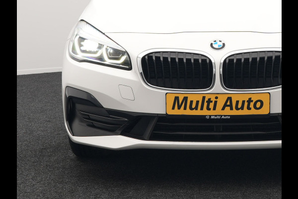 BMW 2 Serie Active Tourer 225xe iPerformance Sportline Plug In Hybrid 225pk Dealer O.H. PHEV | Panodak | Sportstoelen Memory | Adaptive Cruise | Harman Kardon | Sfeerverlichting Head Up | Navigatie | Apple Carplay | Camera | DAB |