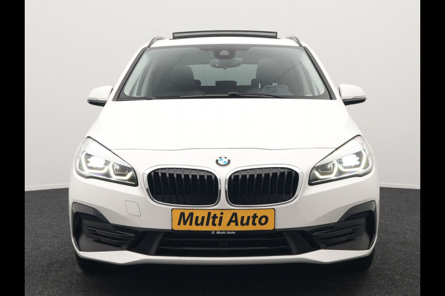 BMW 2 Serie Active Tourer 225xe iPerformance Sportline Plug In Hybrid 225pk Dealer O.H. PHEV | Panodak | Sportstoelen Memory | Adaptive Cruise | Harman Kardon | Sfeerverlichting Head Up | Navigatie | Apple Carplay | Camera | DAB |