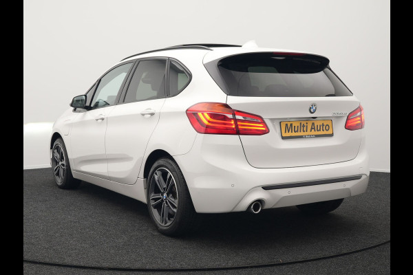BMW 2 Serie Active Tourer 225xe iPerformance Sportline Plug In Hybrid 225pk Dealer O.H. PHEV | Panodak | Sportstoelen Memory | Adaptive Cruise | Harman Kardon | Sfeerverlichting Head Up | Navigatie | Apple Carplay | Camera | DAB |