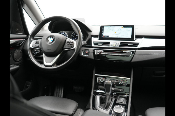 BMW 2 Serie Active Tourer 225xe iPerformance Sportline Plug In Hybrid 225pk Dealer O.H. PHEV | Panodak | Sportstoelen Memory | Adaptive Cruise | Harman Kardon | Sfeerverlichting Head Up | Navigatie | Apple Carplay | Camera | DAB |