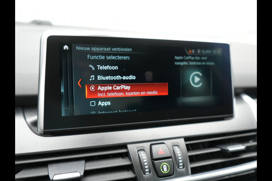 BMW 2 Serie Active Tourer 225xe iPerformance Sportline Plug In Hybrid 225pk Dealer O.H. PHEV | Panodak | Sportstoelen Memory | Adaptive Cruise | Harman Kardon | Sfeerverlichting Head Up | Navigatie | Apple Carplay | Camera | DAB |