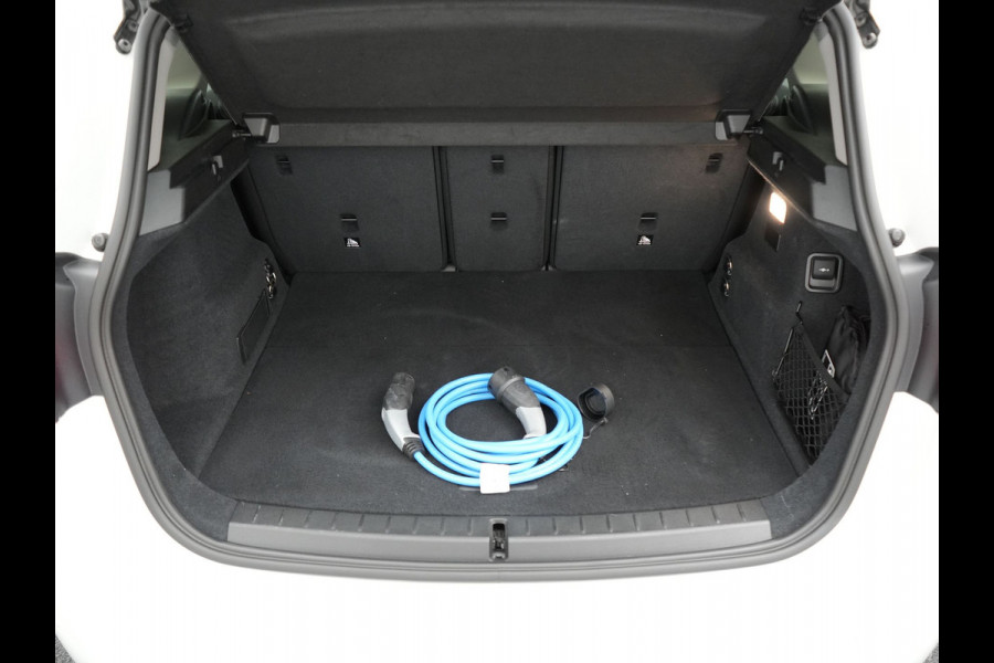 BMW 2 Serie Active Tourer 225xe iPerformance Sportline Plug In Hybrid 225pk Dealer O.H. PHEV | Panodak | Sportstoelen Memory | Adaptive Cruise | Harman Kardon | Sfeerverlichting Head Up | Navigatie | Apple Carplay | Camera | DAB |