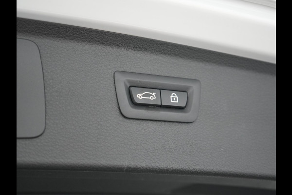 BMW 2 Serie Active Tourer 225xe iPerformance Sportline Plug In Hybrid 225pk Dealer O.H. PHEV | Panodak | Sportstoelen Memory | Adaptive Cruise | Harman Kardon | Sfeerverlichting Head Up | Navigatie | Apple Carplay | Camera | DAB |