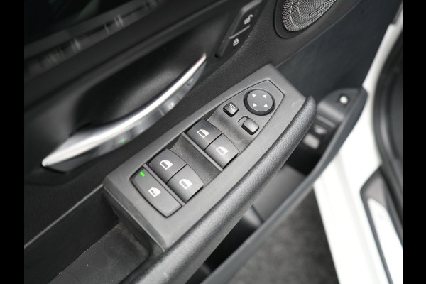 BMW 2 Serie Active Tourer 225xe iPerformance Sportline Plug In Hybrid 225pk Dealer O.H. PHEV | Panodak | Sportstoelen Memory | Adaptive Cruise | Harman Kardon | Sfeerverlichting Head Up | Navigatie | Apple Carplay | Camera | DAB |