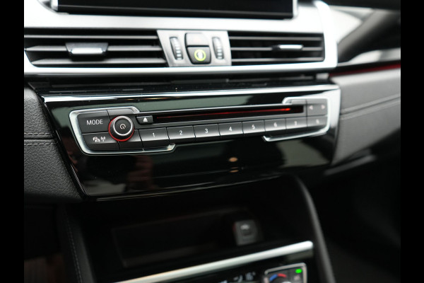 BMW 2 Serie Active Tourer 225xe iPerformance Sportline Plug In Hybrid 225pk Dealer O.H. PHEV | Panodak | Sportstoelen Memory | Adaptive Cruise | Harman Kardon | Sfeerverlichting Head Up | Navigatie | Apple Carplay | Camera | DAB |