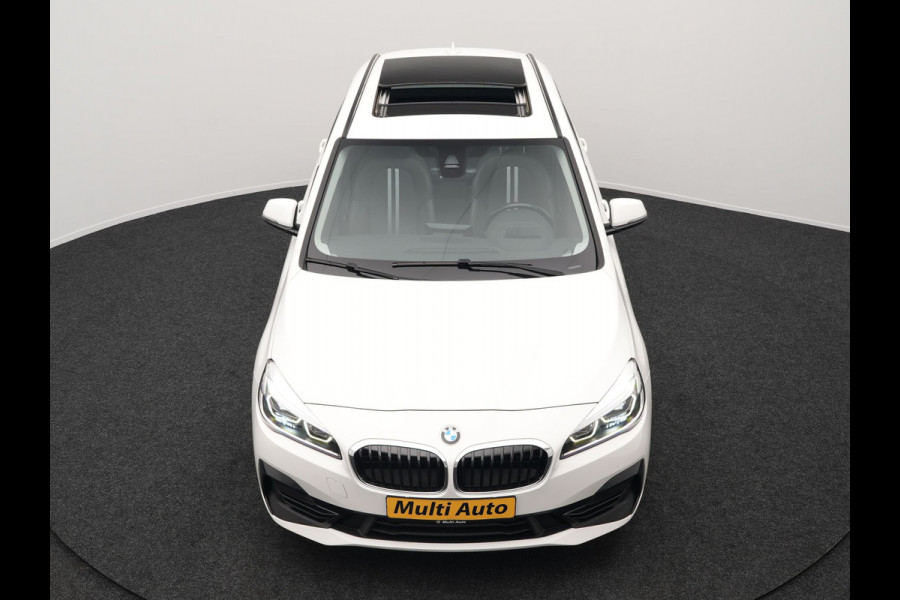 BMW 2 Serie Active Tourer 225xe iPerformance Sportline Plug In Hybrid 225pk Dealer O.H. PHEV | Panodak | Sportstoelen Memory | Adaptive Cruise | Harman Kardon | Sfeerverlichting Head Up | Navigatie | Apple Carplay | Camera | DAB |