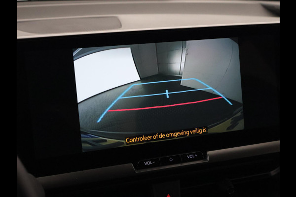 Toyota C-HR 2.0 Plug-in Hybrid 220 Dynamic | Stuur- & Stoelverwarming | Parkeersensoren | Apple Carplay & AndroidAUTO | Navigatie