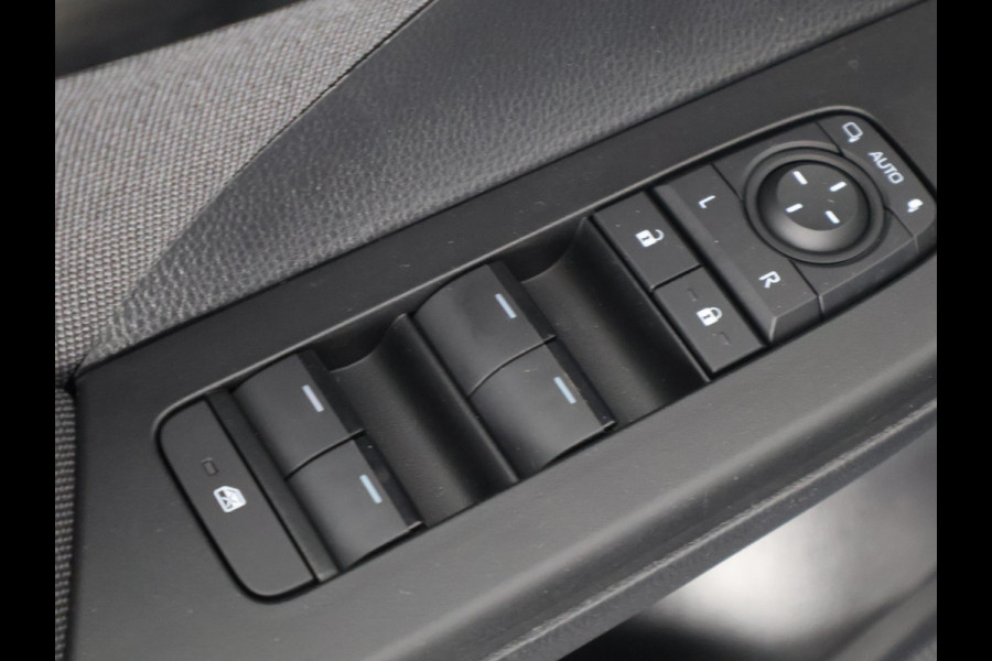 Toyota C-HR 2.0 Plug-in Hybrid 220 Dynamic | Stuur- & Stoelverwarming | Parkeersensoren | Apple Carplay & AndroidAUTO | Navigatie