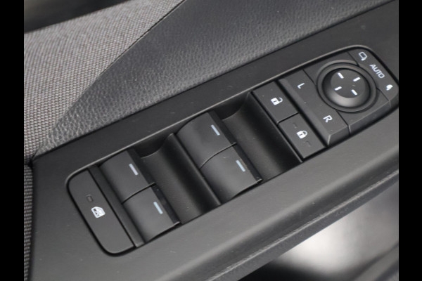 Toyota C-HR 2.0 Plug-in Hybrid 220 Dynamic | Stuur- & Stoelverwarming | Parkeersensoren | Apple Carplay & AndroidAUTO | Navigatie