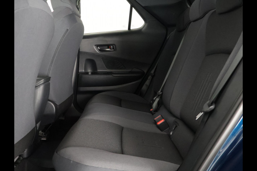 Toyota C-HR 2.0 Plug-in Hybrid 220 Dynamic | Stuur- & Stoelverwarming | Parkeersensoren | Apple Carplay & AndroidAUTO | Navigatie