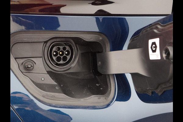 Toyota C-HR 2.0 Plug-in Hybrid 220 Dynamic | Stuur- & Stoelverwarming | Parkeersensoren | Apple Carplay & AndroidAUTO | Navigatie